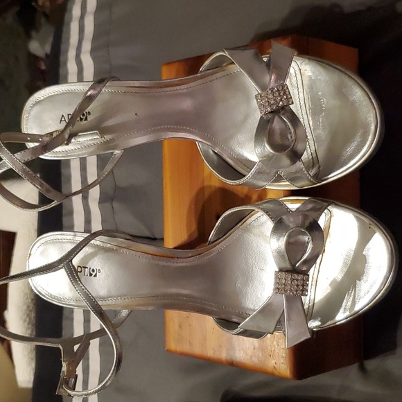 APT 9 Silver Stephanie Heels size 8 - Picture 4 of 10